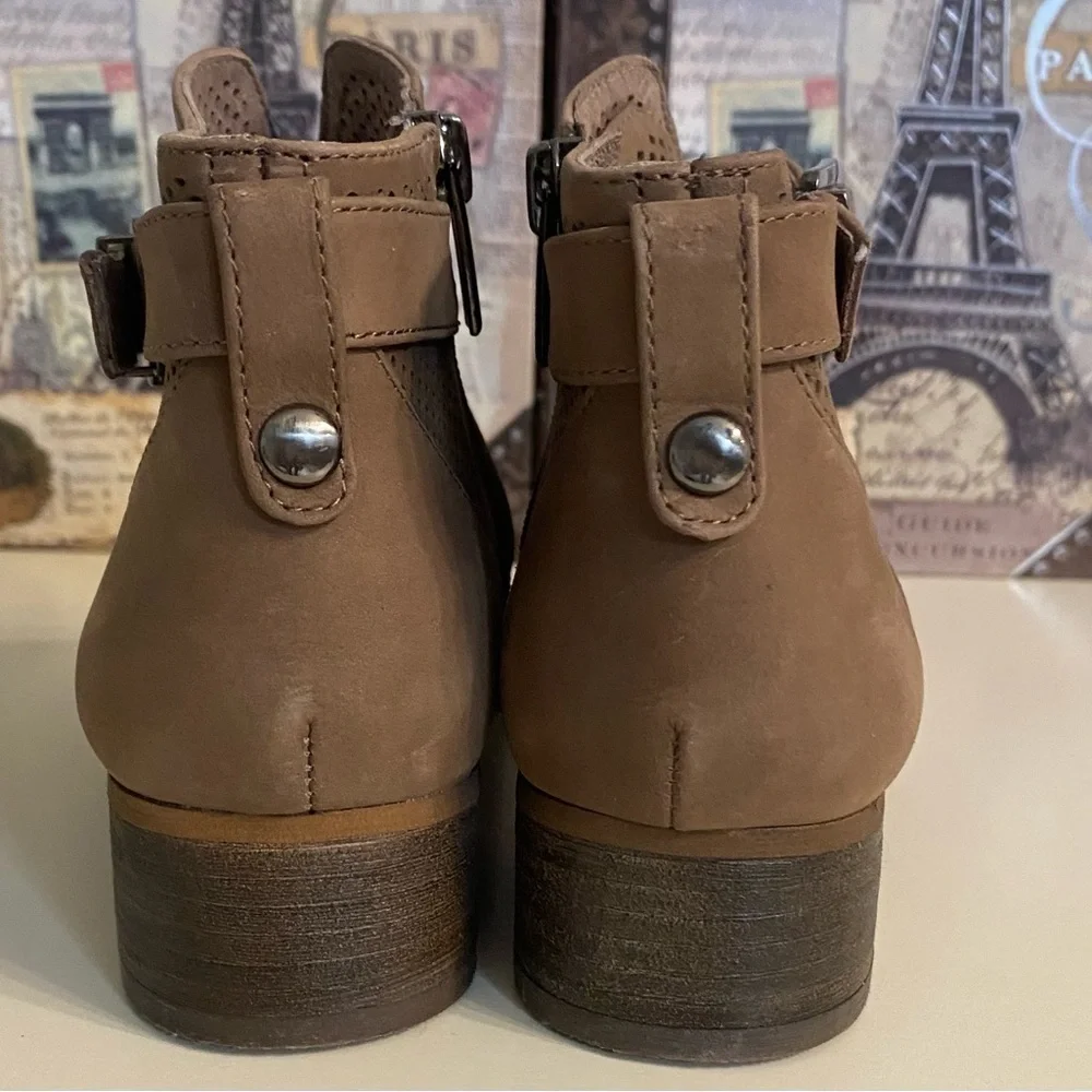 Vince Camuto Casha Perforated Ankle Booties. NIB NWT From Macys SZ 7.5 FIRM